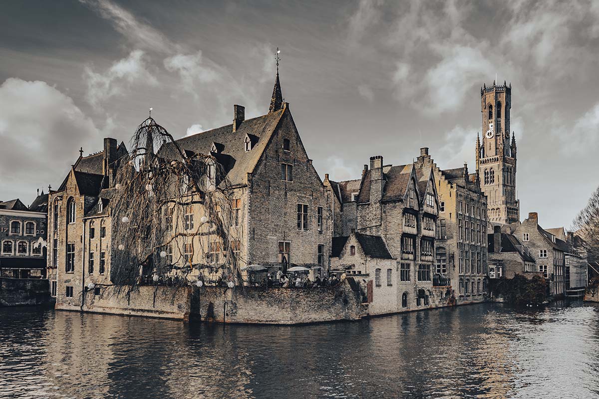 Brugs stadsgezicht vanaf de Rozenhoedkaai II | Moody
