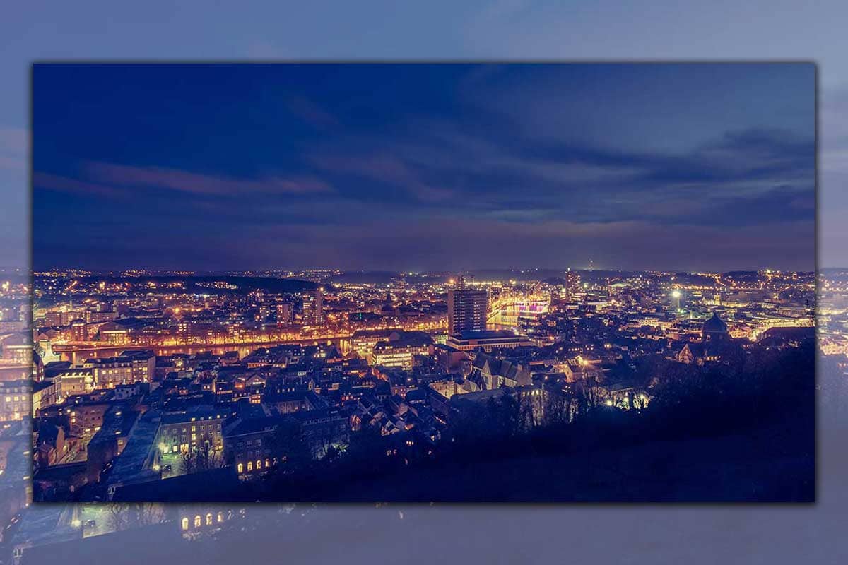 Panorama foto van Luik bij nacht